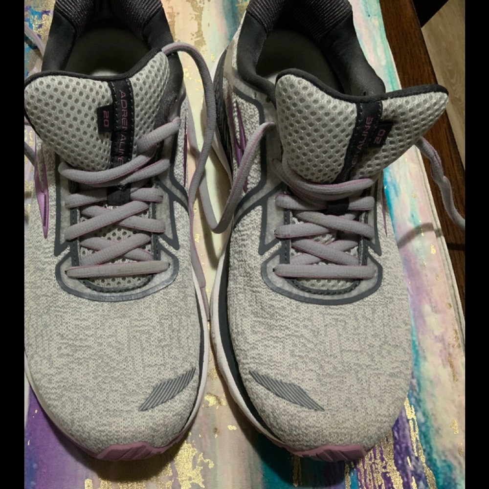 Brooks Womens Adrenaline GTS 20 Gray Running Shoes 1202961B030 Size 9